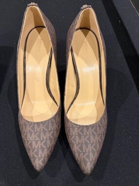 Michael Kors Brown MK Logo Pointed Toe Pumps - Signature Print